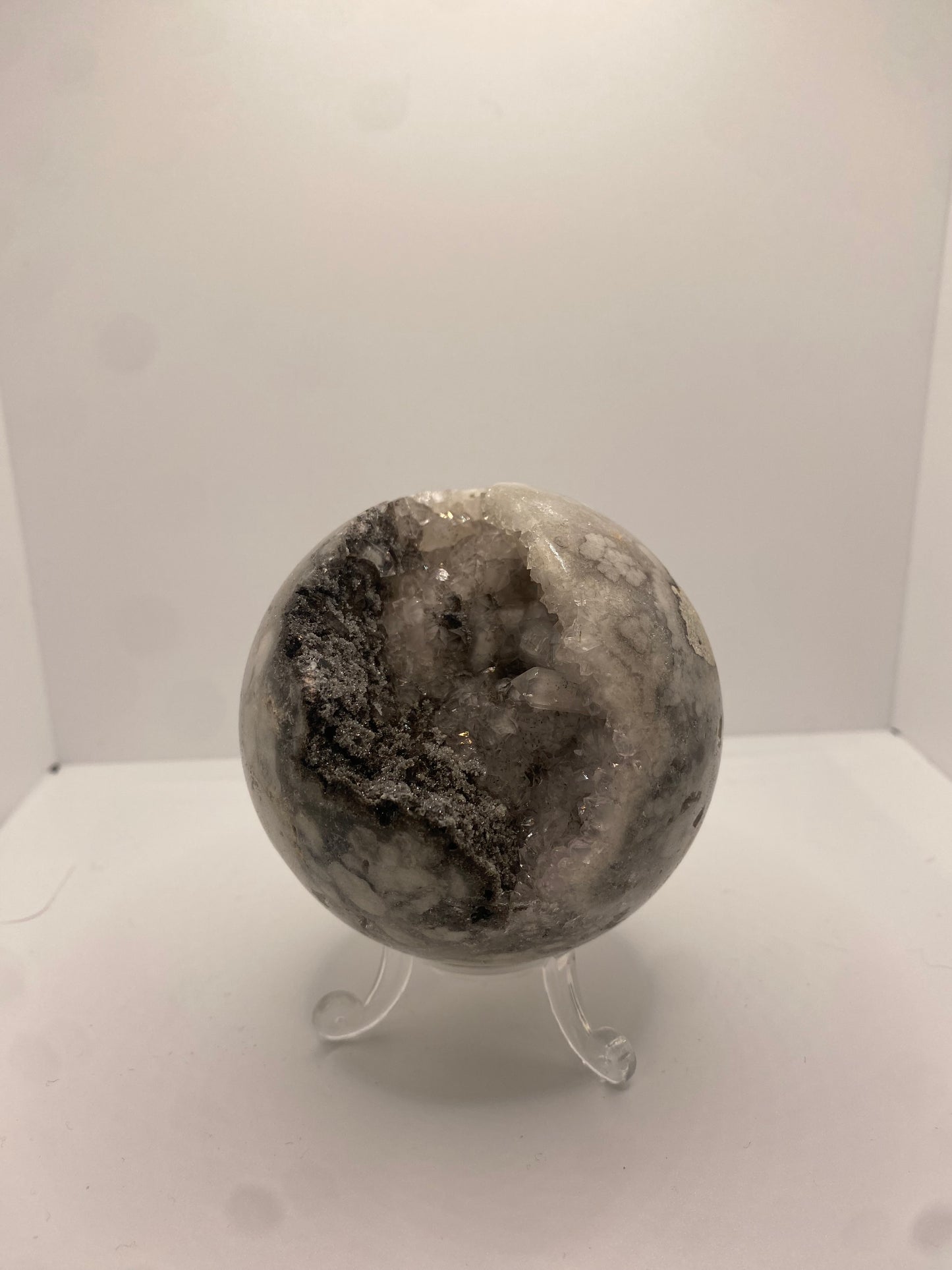 Druzy agate large sphere and stand