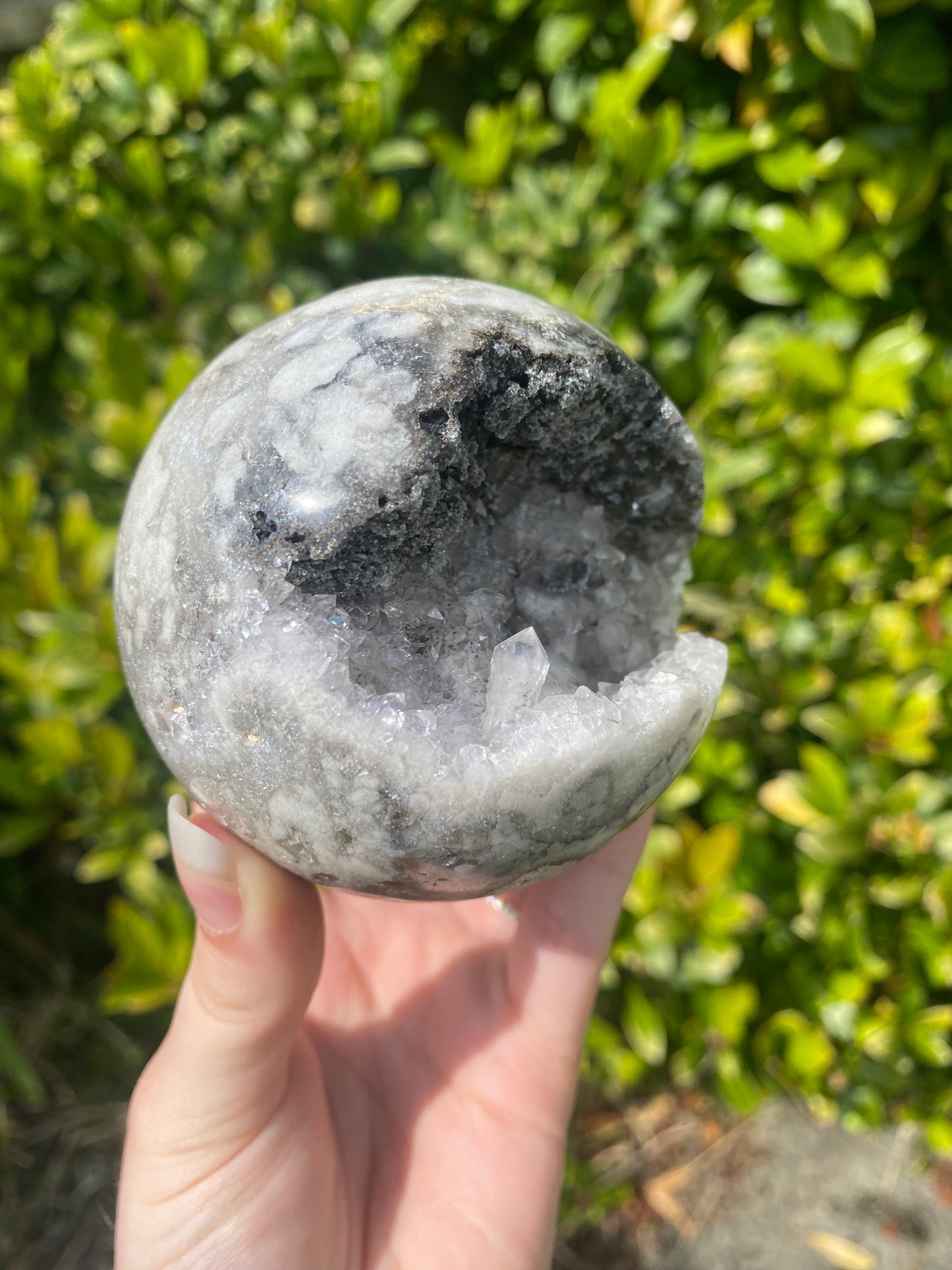 Druzy agate large sphere and stand