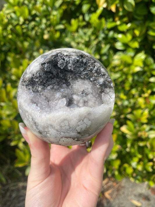 Druzy agate large sphere and stand